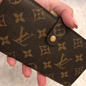 AUTH Louis Vuitton Kiss Wallet